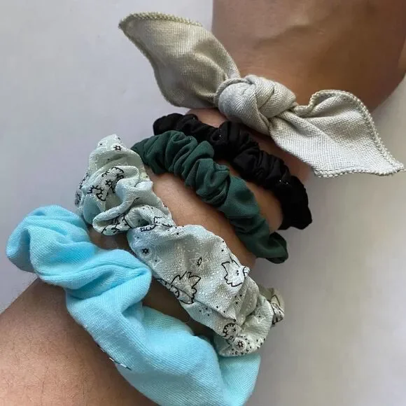 𝅺Set of 5 Scrunchies - Aqua Mint Bandana