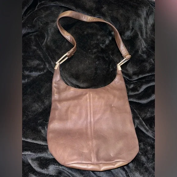 Remi 100% genuine, leather bucket bag Small