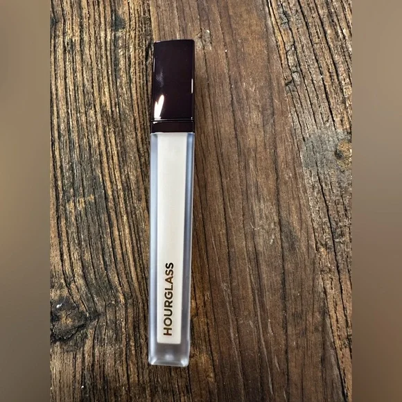 Hourglass Concealer Stick in Pale Beige