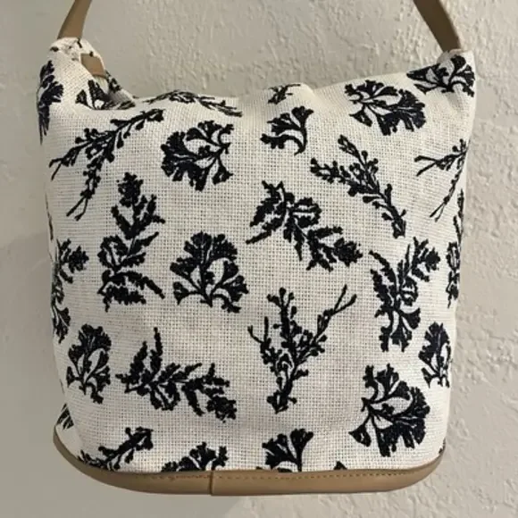 Vera Bradley Navy White Botanical Coral Woven Straw Hobo Bucket Bag Tan Trim EUC