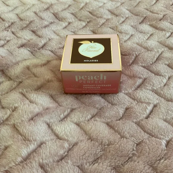 Too Faced Peach Perfect Matte‎ Instant Coverage Concealer - Molasses