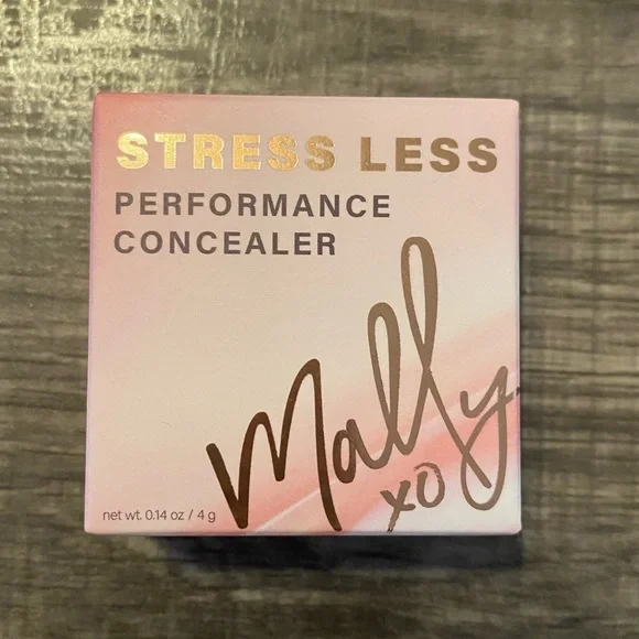 NEW-Mally Beauty - Stress Less Performance Concealer, Medium.