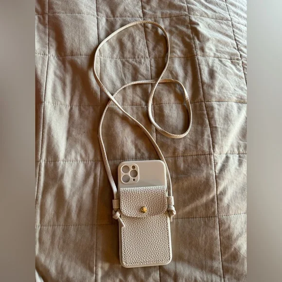 New never used Iphone case that fits 11 pro max 3