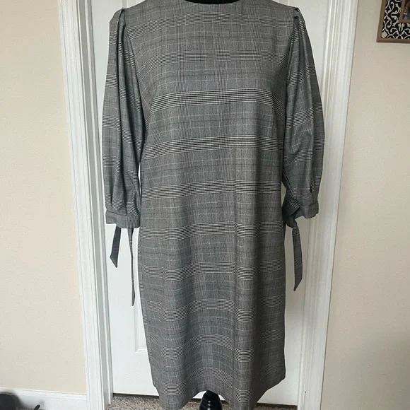 H&M Women’s Black White Red Plaid Short Tie Sleeve Mini Dress‎ Sz 10~NWT