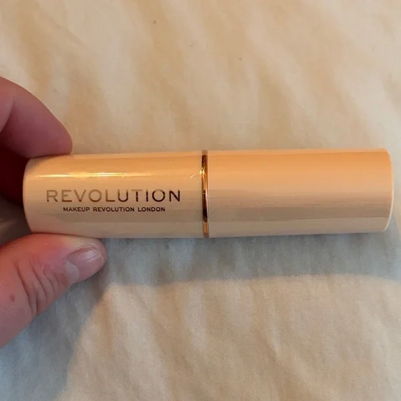 Revolution Concealer‎ Stick foundation