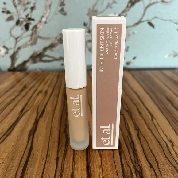 et al. Intelligent Skin Cream Concealer 80W 5ml