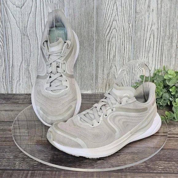 Lululemon‎ Blissfeel Run 2 Running Shoes Sneakers Silverstone White Size 7.5 US