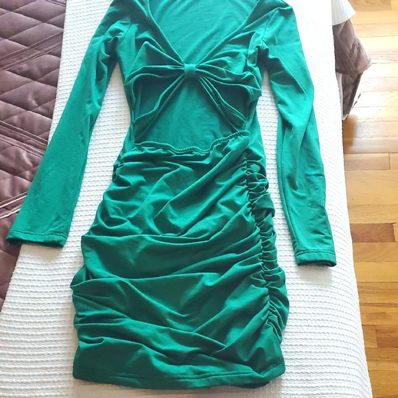 Elegant Green Long Sleeve Rushed Cut Out Dress