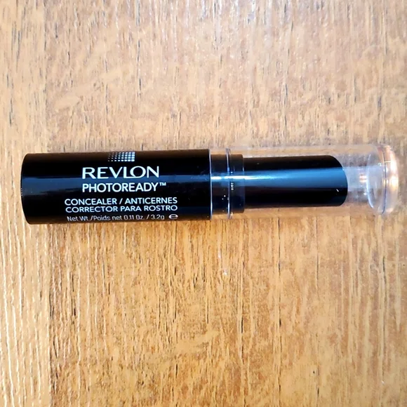 Revlon photoready concealer‎ in light medium