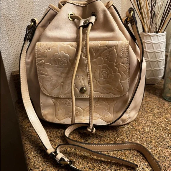 Patricia Nash Rose‎ Tooled Sabina Elegant Cream Leather Drawstring Bag