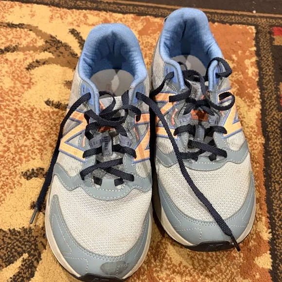 Womens New Balance 410 trail sneakers