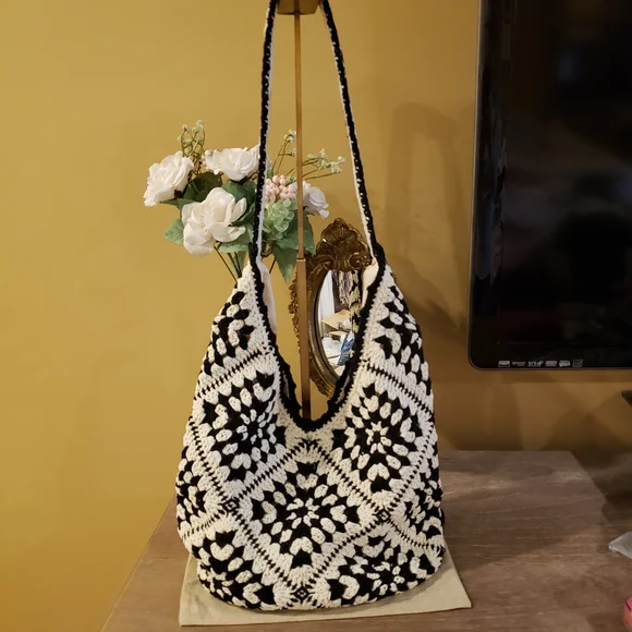 NEW! Crochet Boho Shoulder Bag (Black & White)