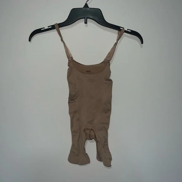 SKIMS SEAMLESS SCUPLT BUTT LIFTING OPEN BUST BODYSUIT SIENNA XXS