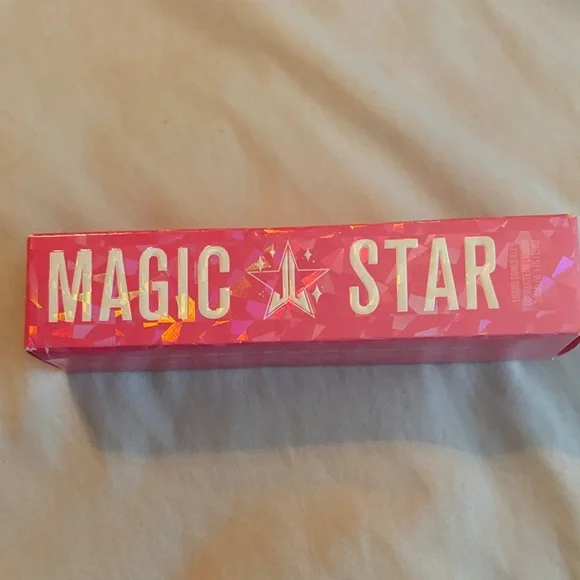 Jeffrey‎ star Magic Star concealer