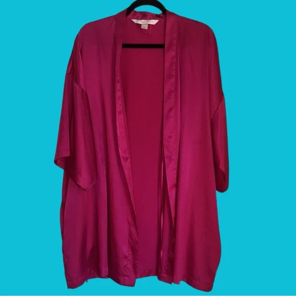 VICTORIA’S SECRET Magenta‎ Short Robe With Pockets
