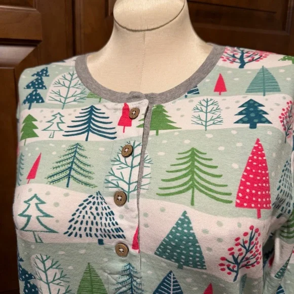 The Honest Company Ladies XL Festive “Feelin Pine” Xmas Tree Pajama Top Cotton