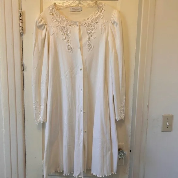 Vintage Serena Ivory 100% Cotton Boudoir House Coat Sz S Applique Button Closure