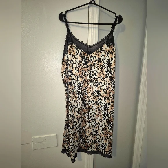 Soma Size Large Animal Print Nightgown with Lace