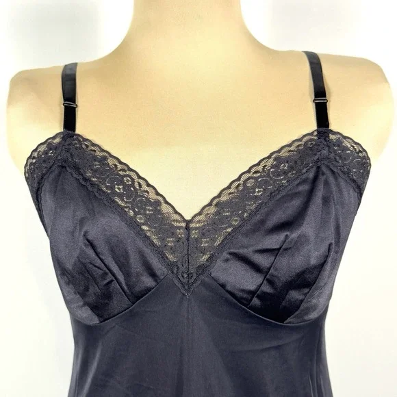 Vtg Vanity Fair Black Full Slip‎ Size S/M Dark Romance Nylon Lace Empire Waist