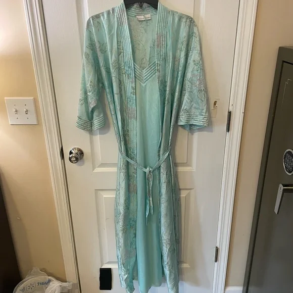 Elegant Mint Women's Robe and‎ nightgown