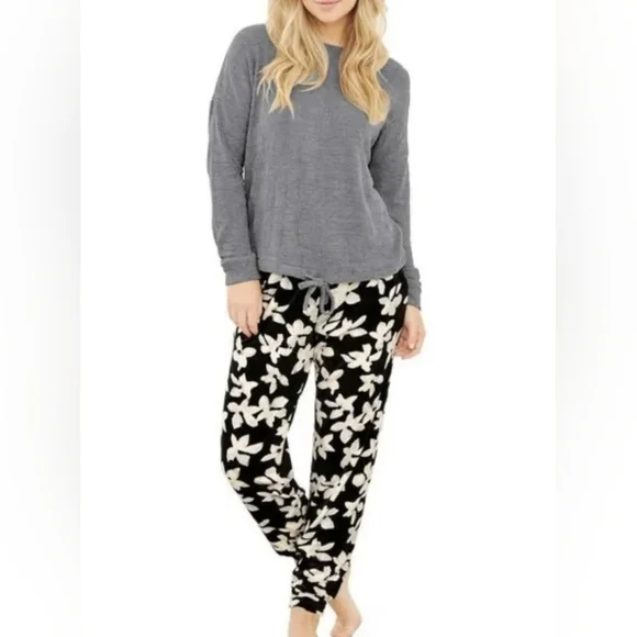 Three Dots Women's 2-Piece Knit Velour Set With Eye Mask