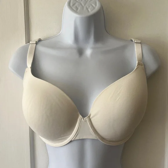 NWT T-Shirt Bra Molded Underwire 34F Women's White Comfort Support