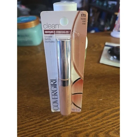 COVERGIRL Clean Invisible Lightweight Concealer‎ Honey, .32 oz