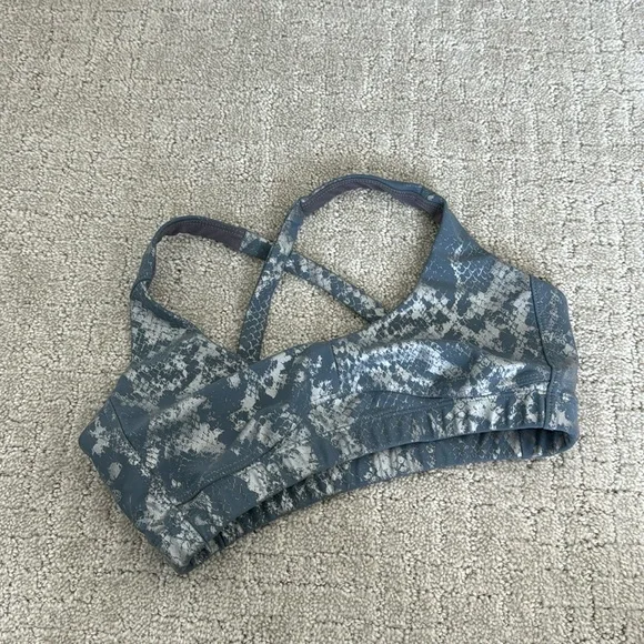 Carbon38 “contour” sports bra in metallic snake print blue grey gray silver