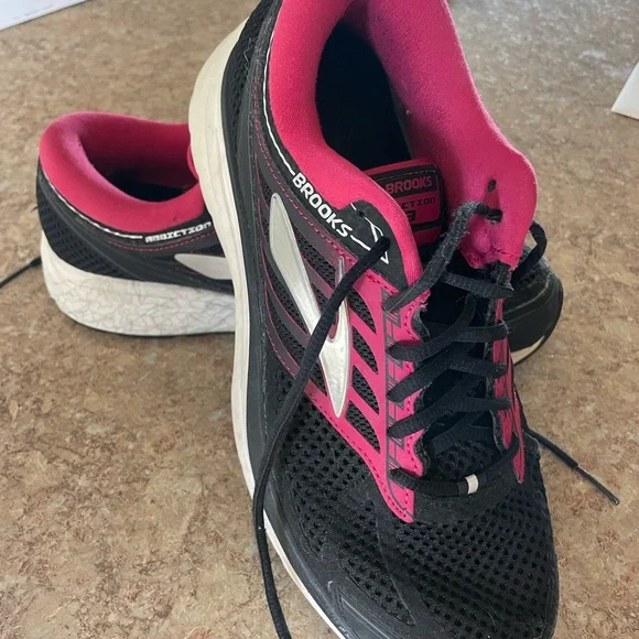 Women’s Brooks Addiction 13