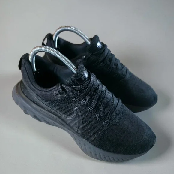Nike React Infinity Run Flyknit 2 Mens 7 / Womens 8.5 Triple Black Running Shoes
