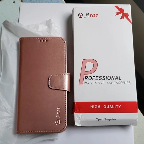 Arae Professional protective iPhone accessory wristlet