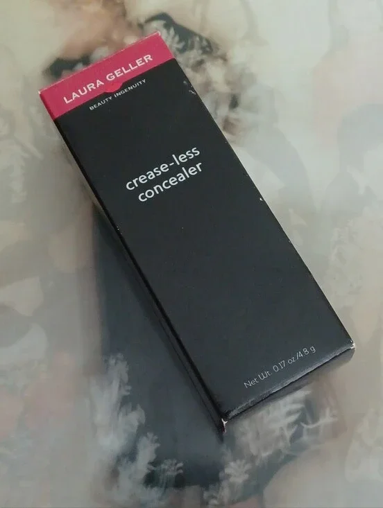 Laura Geller Crease-Less Concealer Smoothing Pen-Medium NIB