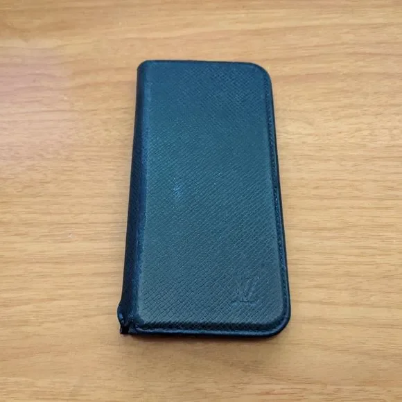 💥PRICE DROP💥Louis Vuitton Taiga Phone Case***