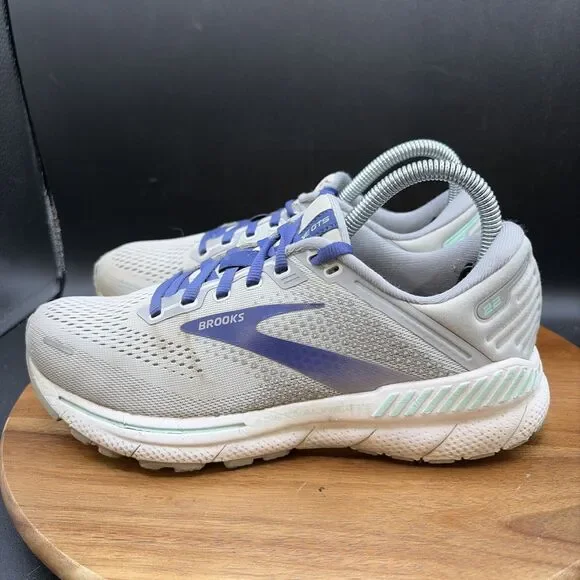Brooks Adrenaline GTS 22 Womens Size 7 B Running Shoes Gray Athletic Sneaker
