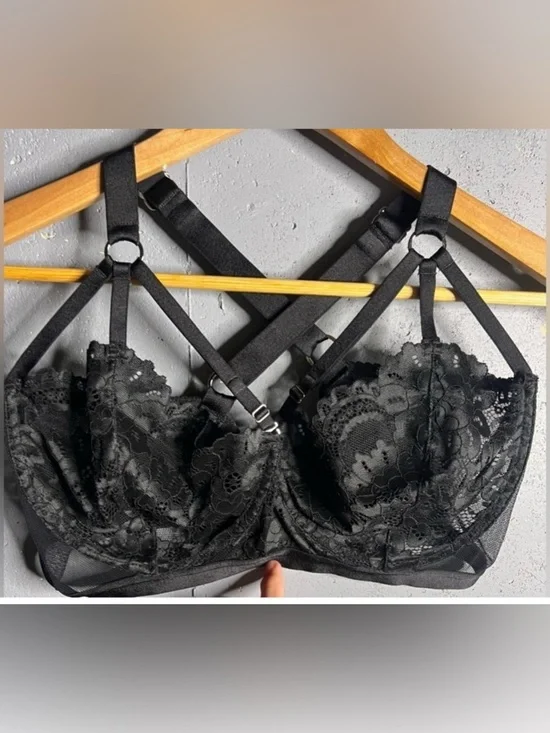 Lonely Lulu Underwire Bra Black. Size 38 D