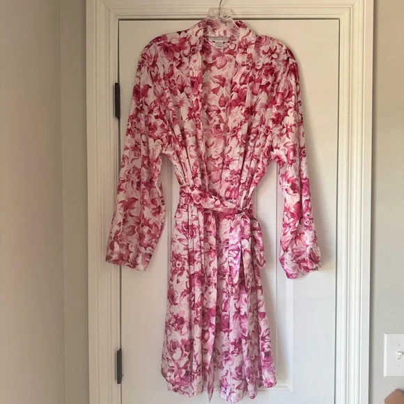 Morgan Taylor intimates Floral Satin‎ Robe
