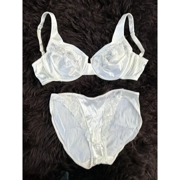 Vintage Victoria Secret White Satin Bra & Panty‎ Set Lace Trim Bridal Underwear