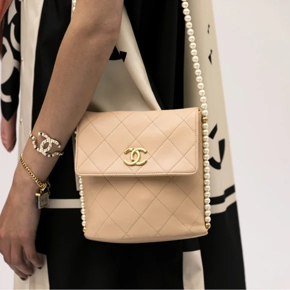 Chanel beige quilted calfskin small pearl chain hobo bag