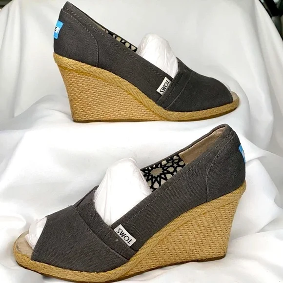 Toms Gray Espadrilles Canvas Top Heel Sandals Peep Toe size 7