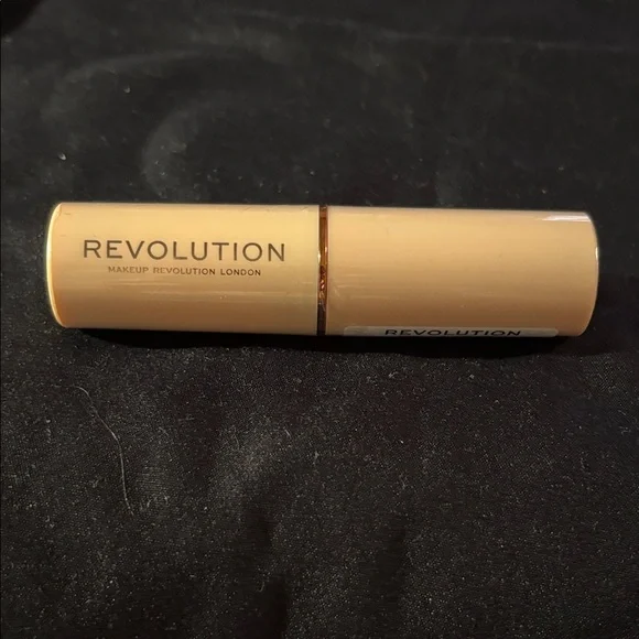 Revolution Concealer in Cream Beige