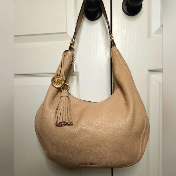 HP!! MICHAEL KORS CREAM TASSEL LARGE LYDIA HOBO BAG