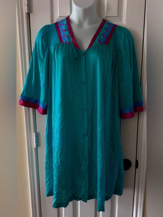 Henson Kickernick Vintage L Short Button Front Robe Housecoat Mumu Patio Coat