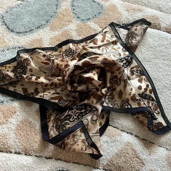 Oscar de la renta small 20.5 by 20.5 inches scarf