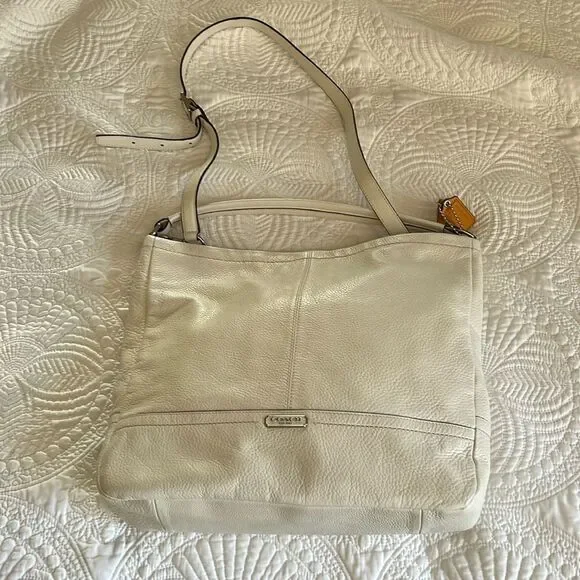 Coach Park Leather Hobo Shoulder/hand bag Gently used Parchment