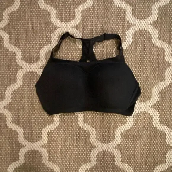 Victoria’s Secret incredible sports bra size 38D
