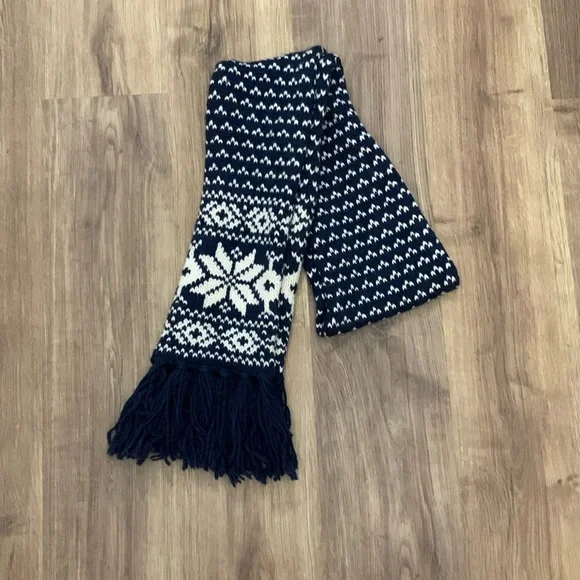 Aerie Scarf