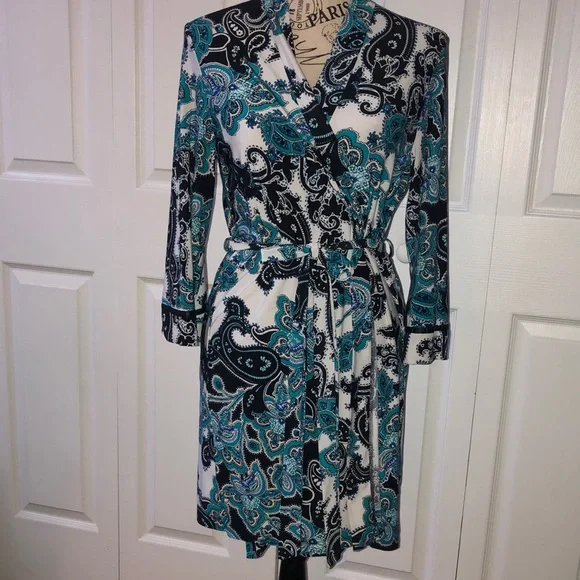 Linea Donatella blue paisley short robe