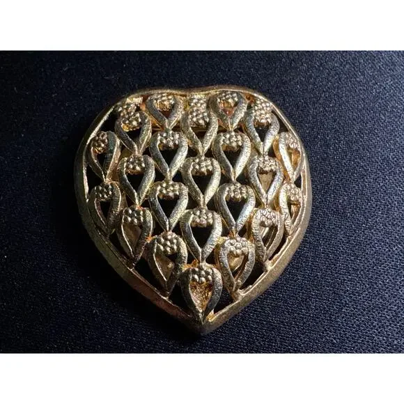 Vintage Celebrity Gold Tone Heart Shaped Filigree Scarf Clip