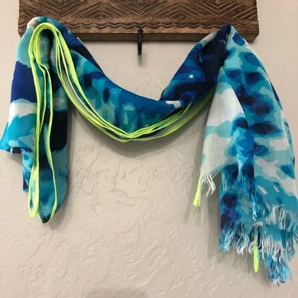 V.‎ Fraas lightweight scarf