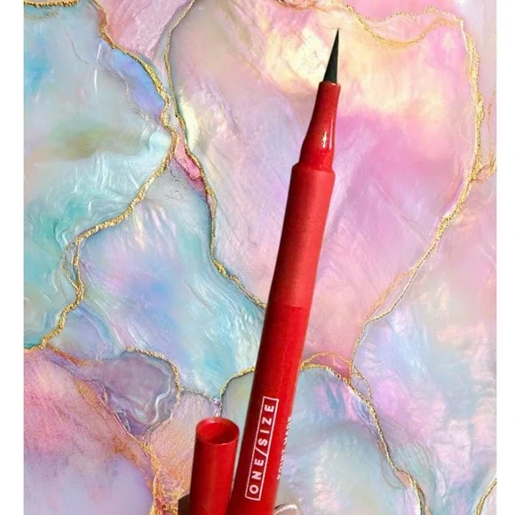 ONE/SIZE - Point Made - 24-Hour Liquid Eyeliner 